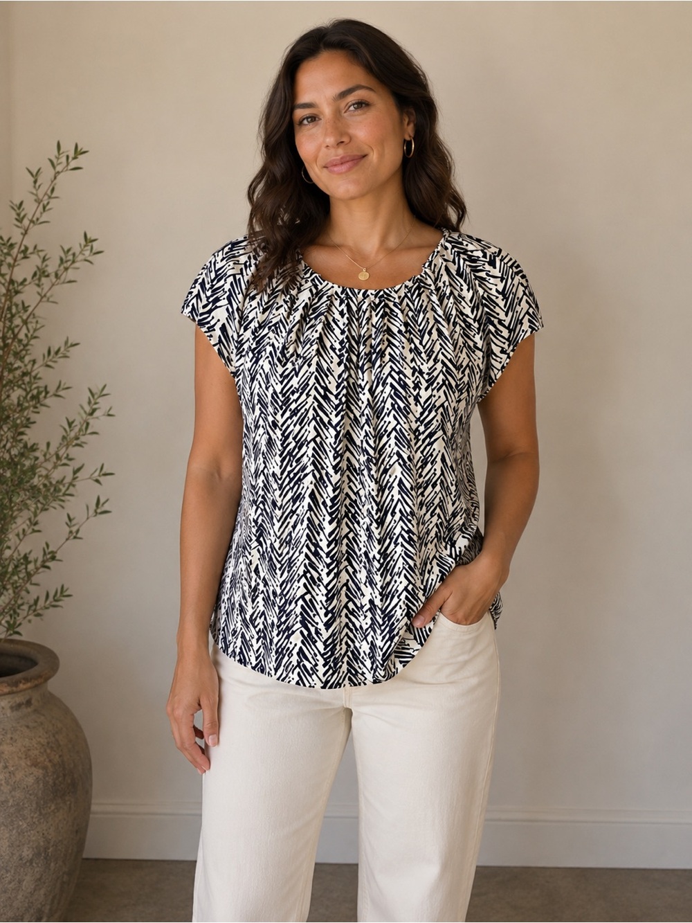 Women's Black & White Patterned Short Sleeve Top